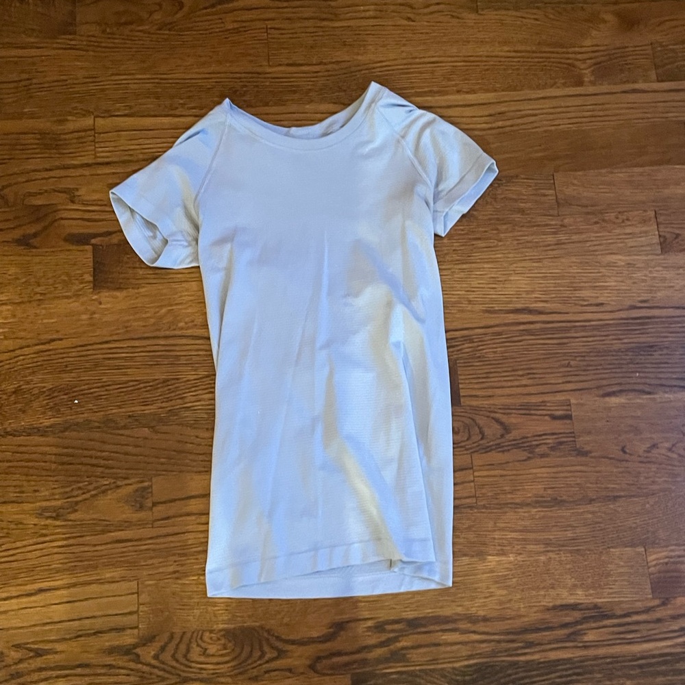 lululemon swiftly tech, light blue color, size 2